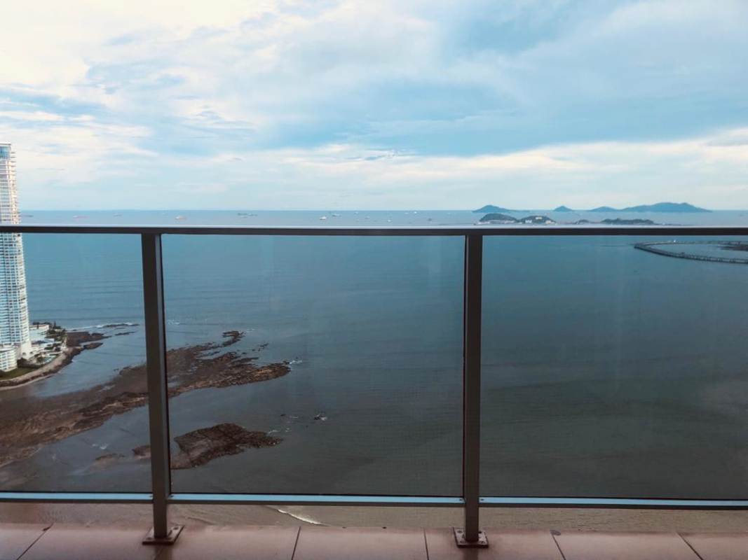 Kitchen with granite island, stainless steel appliances and dining space with four chairs in PH Waters Avenida Balboa Panama