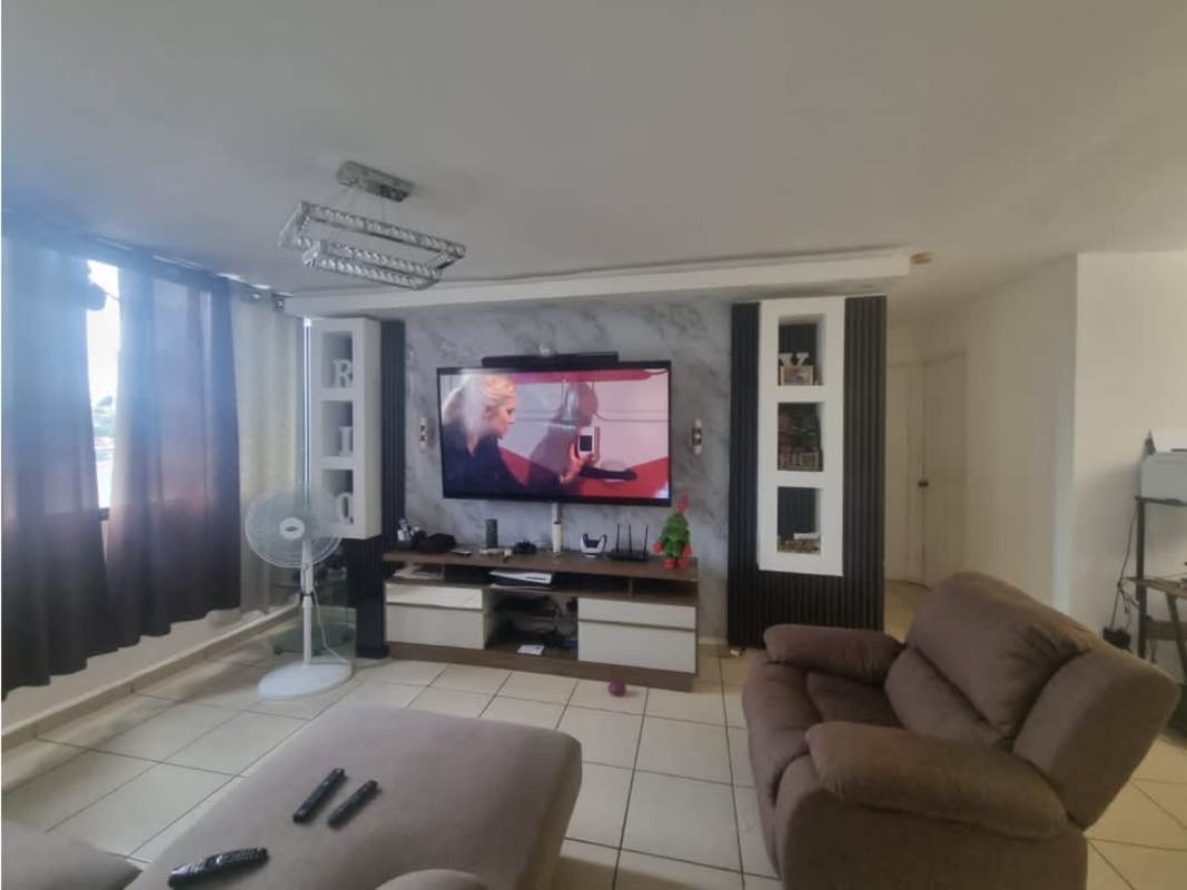 Open-plan living and dining combo space modern apartment PH Vista Esmeralda Panama