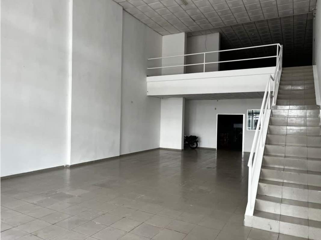Spacious interior commercial retail unit with tiled floors and high ceilings on Av Domingo Díaz Juan Díaz Panama