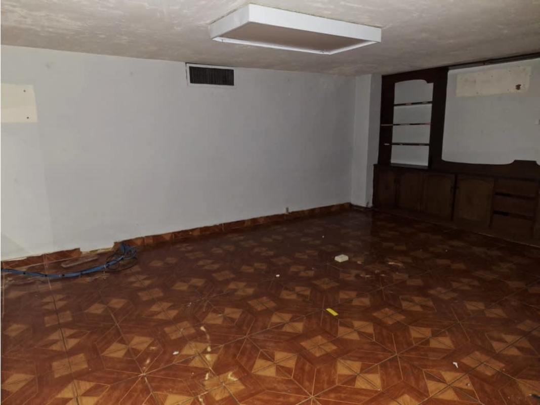 Spare storage room or office space with tile floors commercial for rent Panama