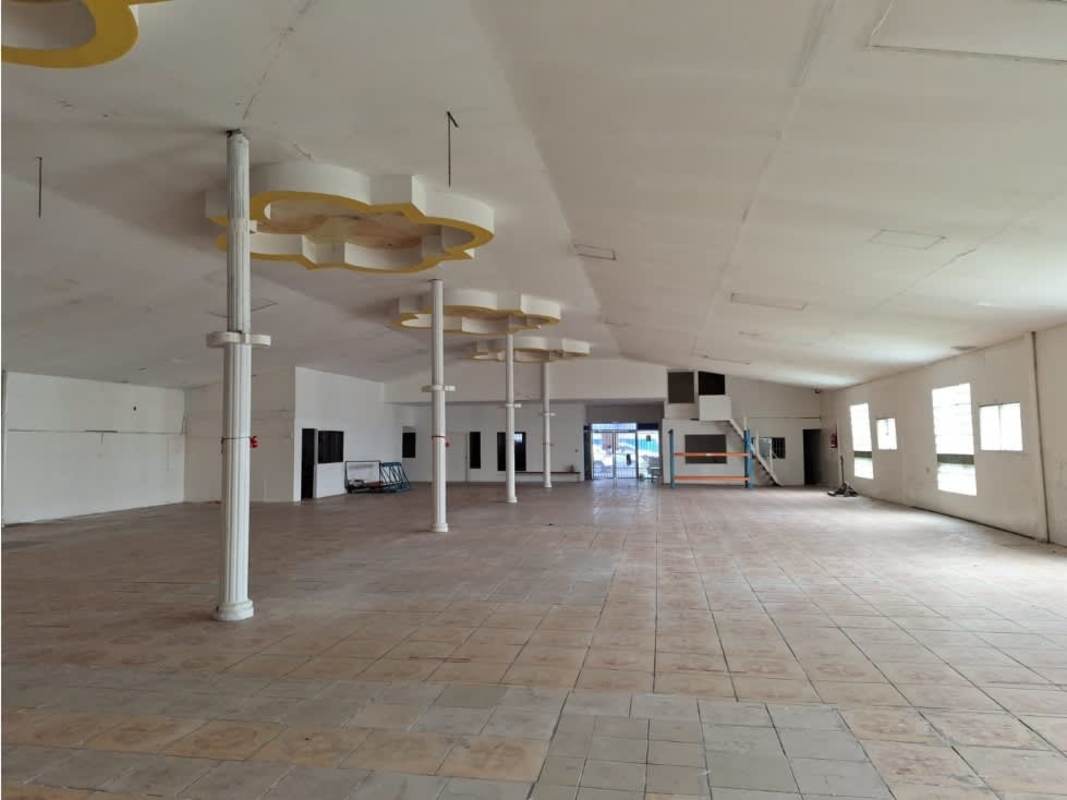 Warehouse interior open area with columns tiled flooring white walls Rio Abajo Panama