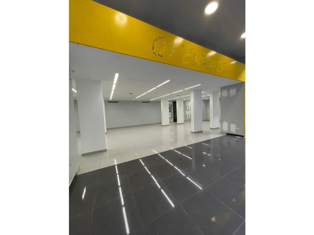 Large tiled open retail unit interior for lease at Los Andes Mall Panama