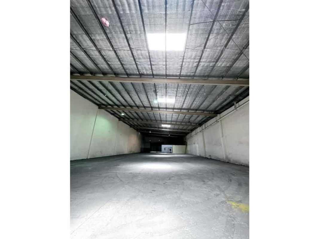 Roll-up container access doors for trucks at warehouse Panama