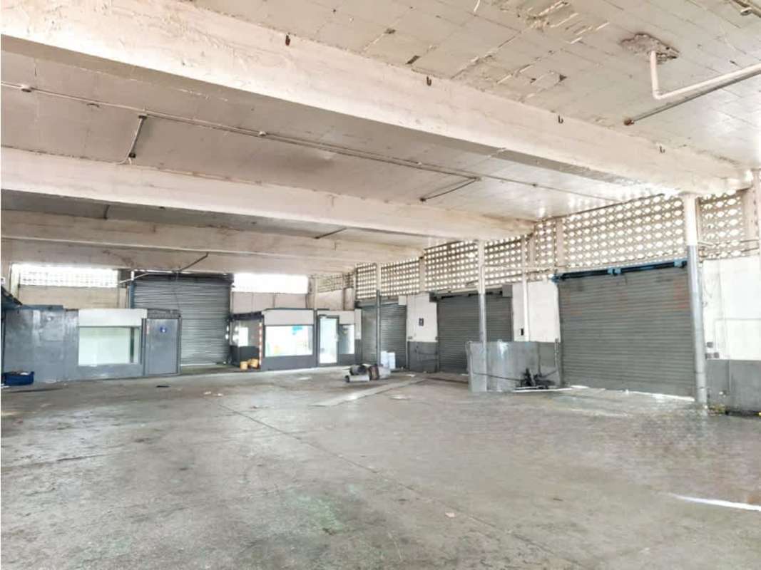 Reception office space inside warehouse in Parque Lefevre Panama for admin use