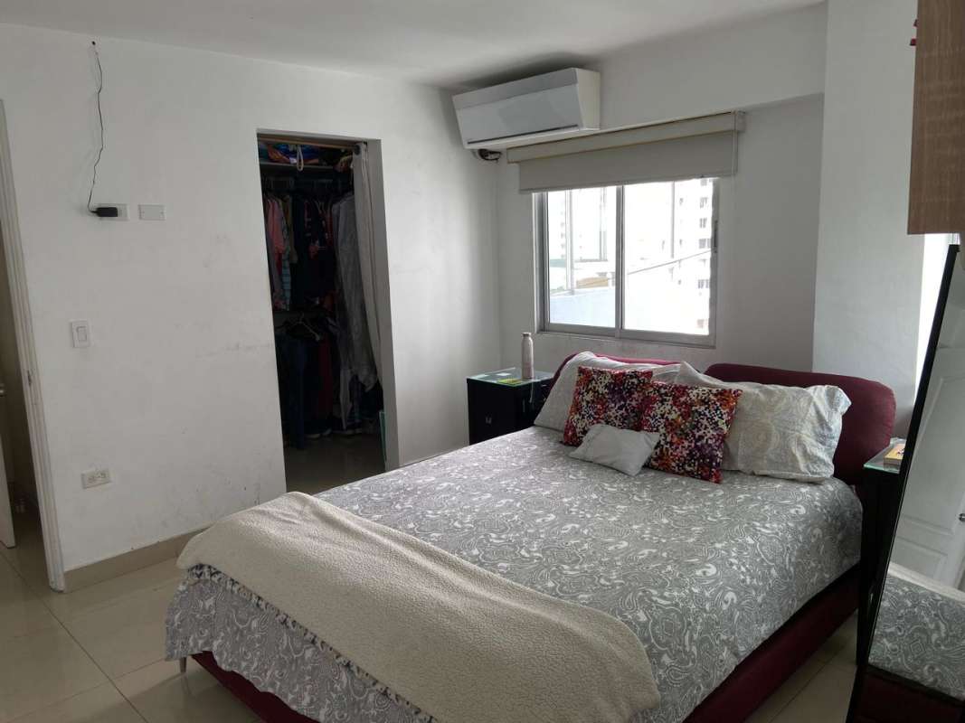 Primary bedroom with walk-in closet and city skyline views in PH Las Perlas Panama