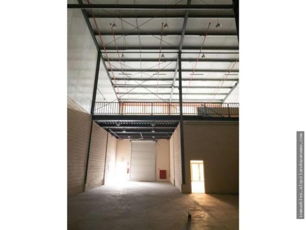 Warehouse high ceiling space with exposed beams and mezzanine potential Tocumen Panama