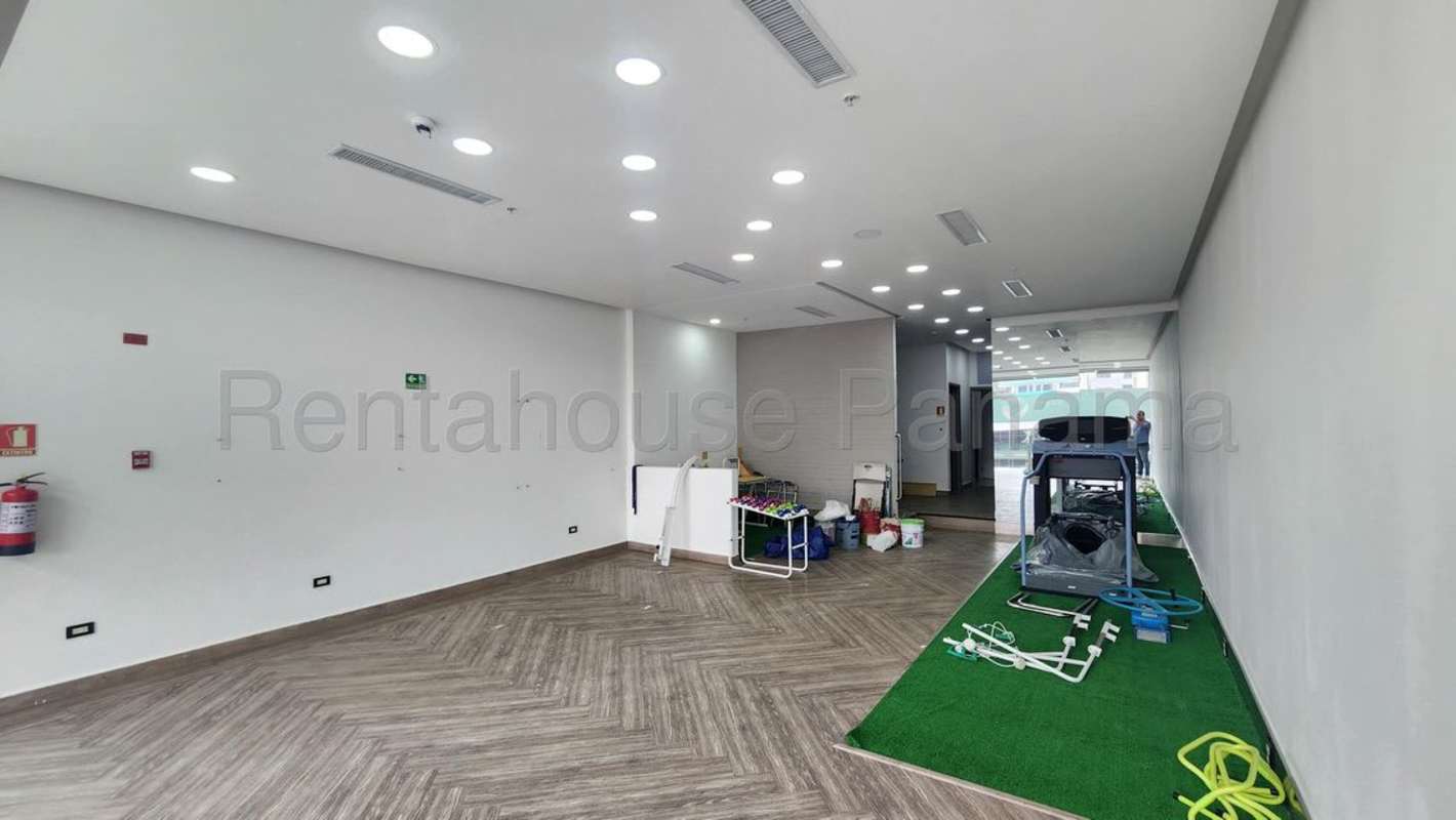 Open layout interior space for business with ceramic tiles in San Francisco Plaza Panama