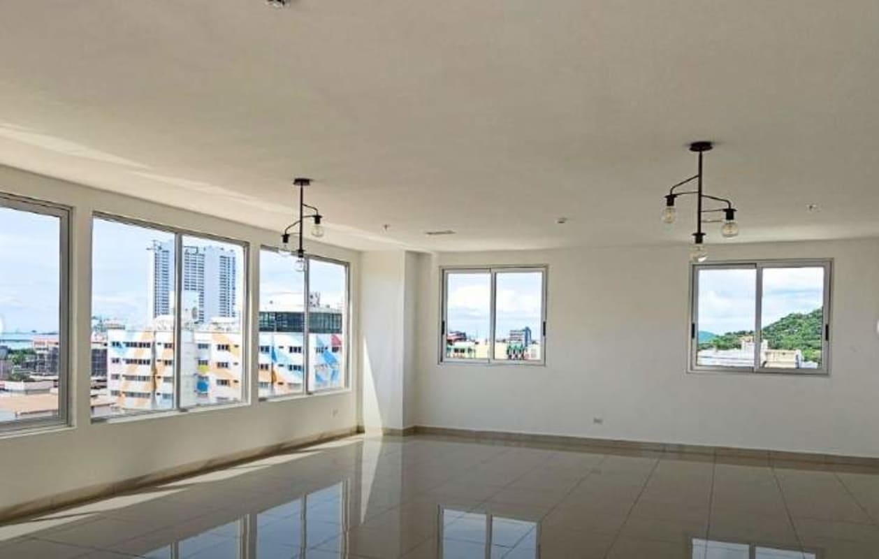 Spacious living area with city views at PH Casa Gálvez Calidonia