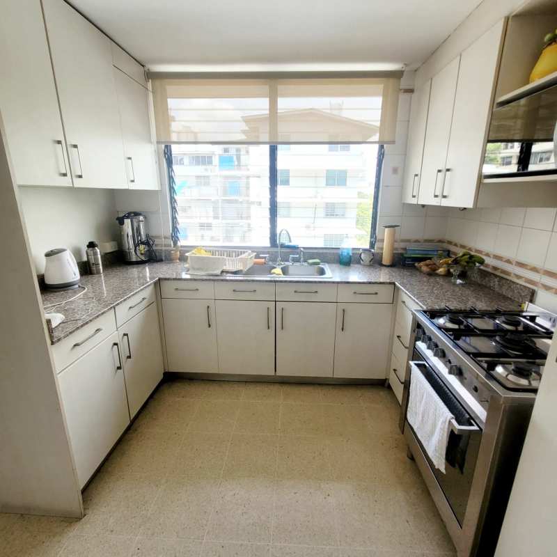 Large dining area with city view windows in PH Barlovento Punta Paitilla Panama