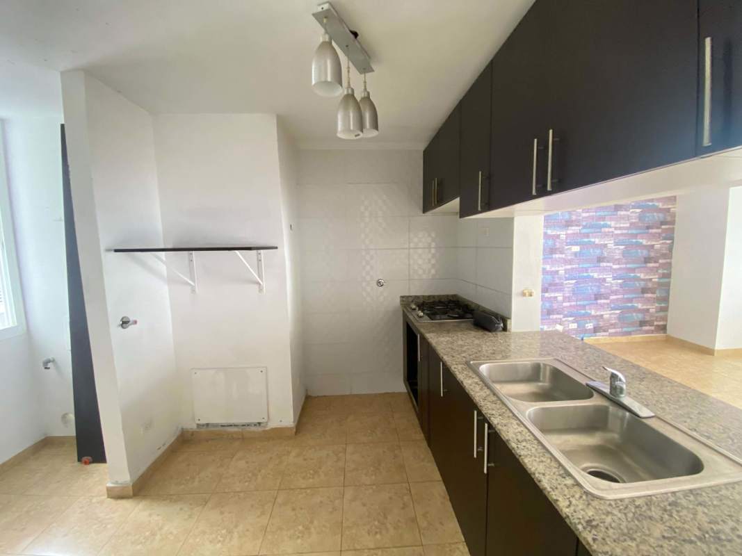 Modern kitchen granite countertops dual sinks PH Cosmopolitan Towers 12 de Octubre