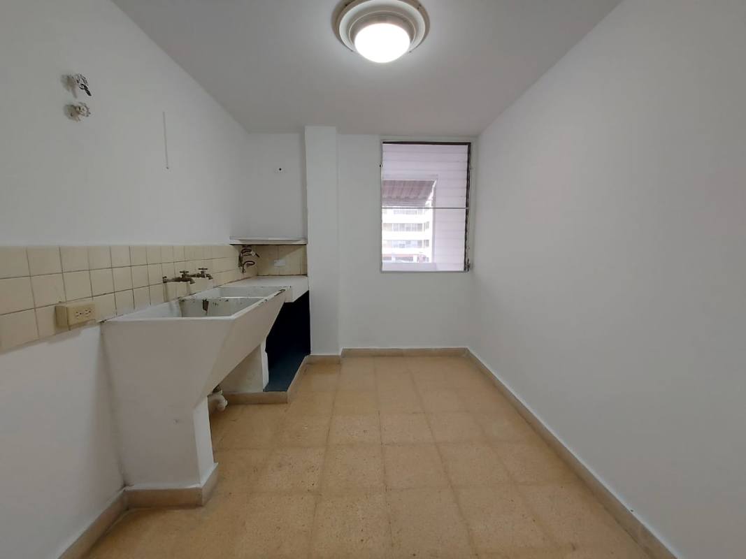 Laundry area with double sink and window PH El Cangrejo Classic Panama