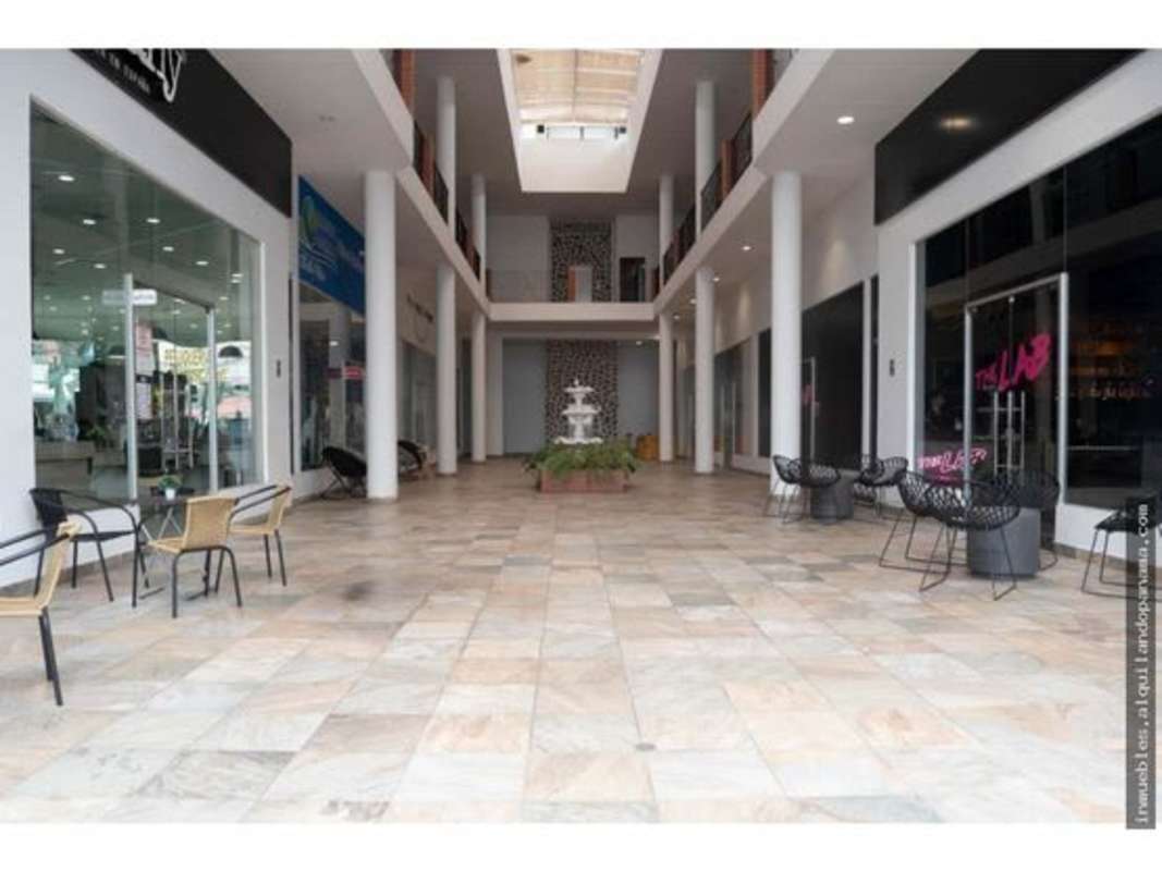 Glass facade storefront commercial space for rent Plaza Bella Vista Marbella