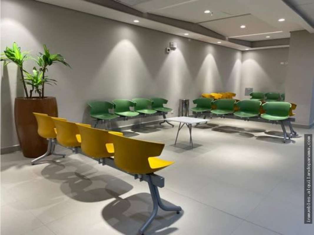 Soundproof consultation room with accent lighting and built-in desk in Costa del Este Town Center clinic