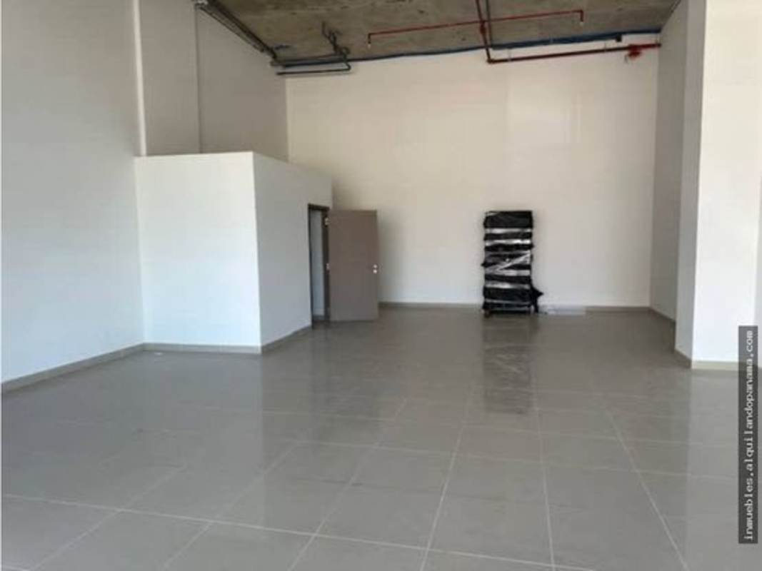 Empty retail space with tiled floors, high exposed ceiling, utility room at Parque Lefevre