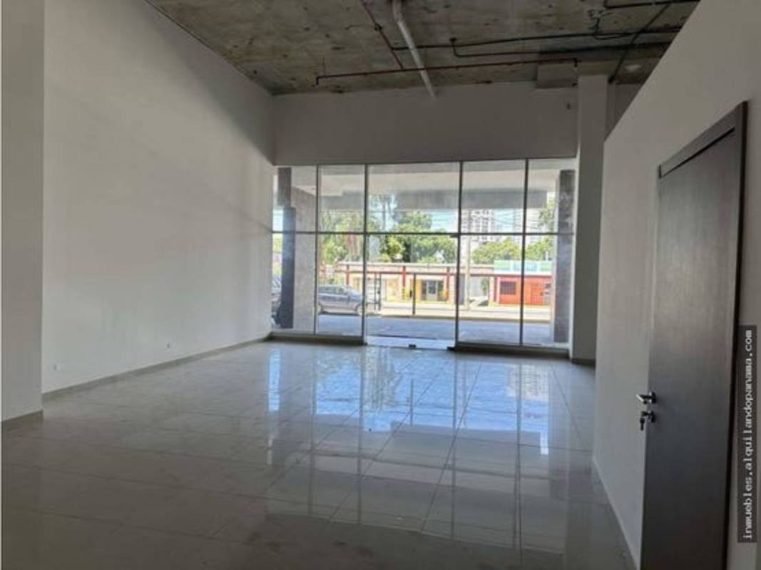 Empty retail unit with floor-to-ceiling windows, tile flooring on Avenida Lefevre Panama City