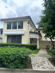 Kitchen with granite counters, breakfast bar, appliances in Panama Pacifico house