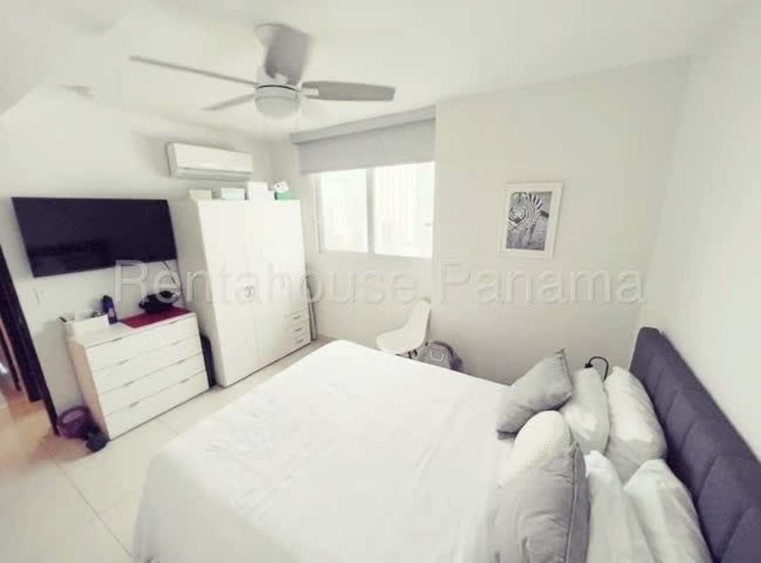 Principal bedroom with queen bed, built-in closet, AC in furnished rental PH Genesis Tower Panama