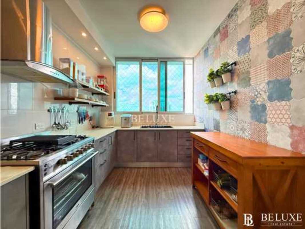 Remodeled Penthouse with Terrace PH Trinity Tower El Cangrejo - View 4