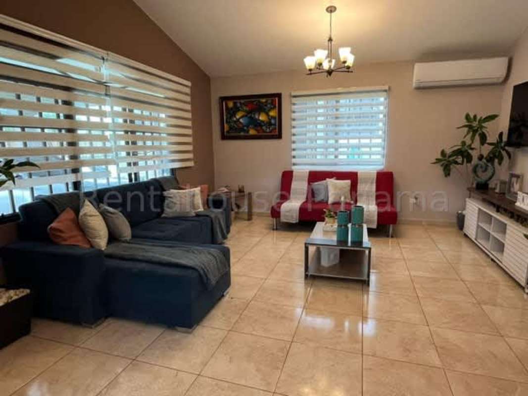 Modern 3BR House with Large Patio in PH Vistas del Lago Las Cumbres