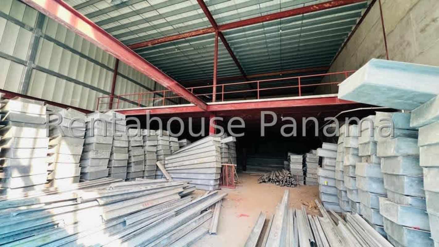 Spacious double height industrial warehouse interior with metal beams in Tocumen Panama