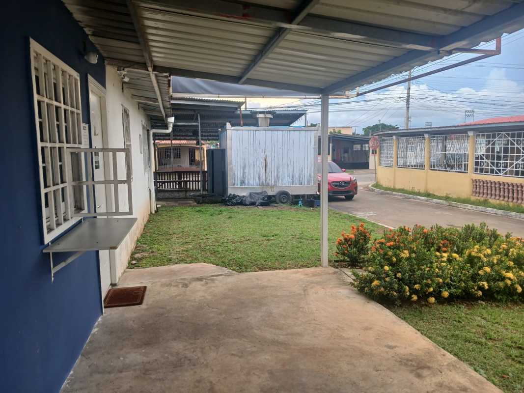 Corner Commercial Property with Parking in Don Bosco in Juan Diaz - View 8