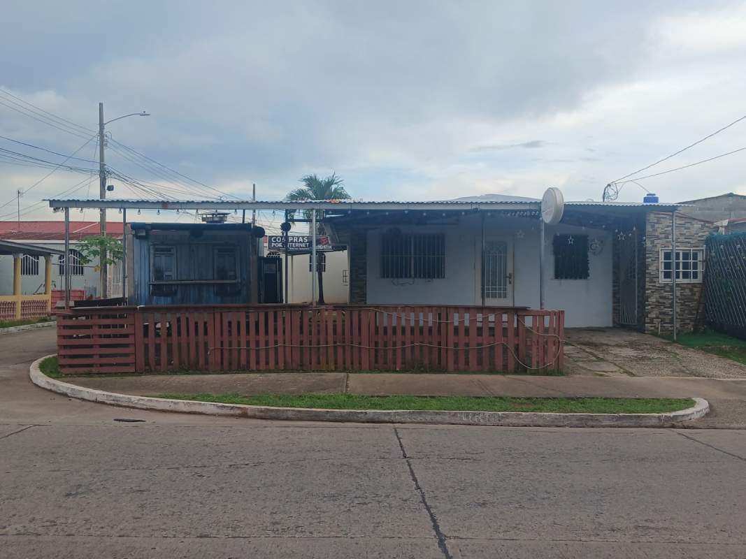 Corner Commercial Property with Parking in Don Bosco in Juan Diaz - View 5