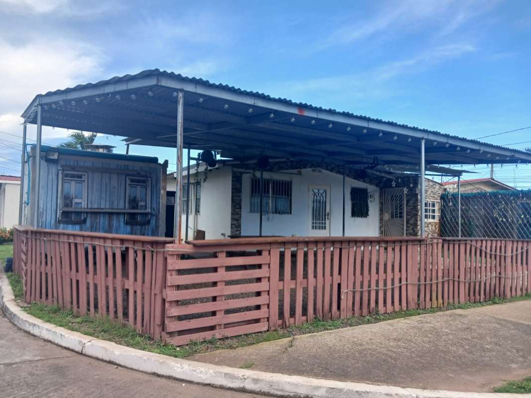 Corner Commercial Property with Parking in Don Bosco in Juan Diaz - View 3