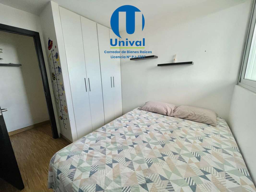 Modern bathroom with shower tile PH Alegría Parque Lefevre Panama