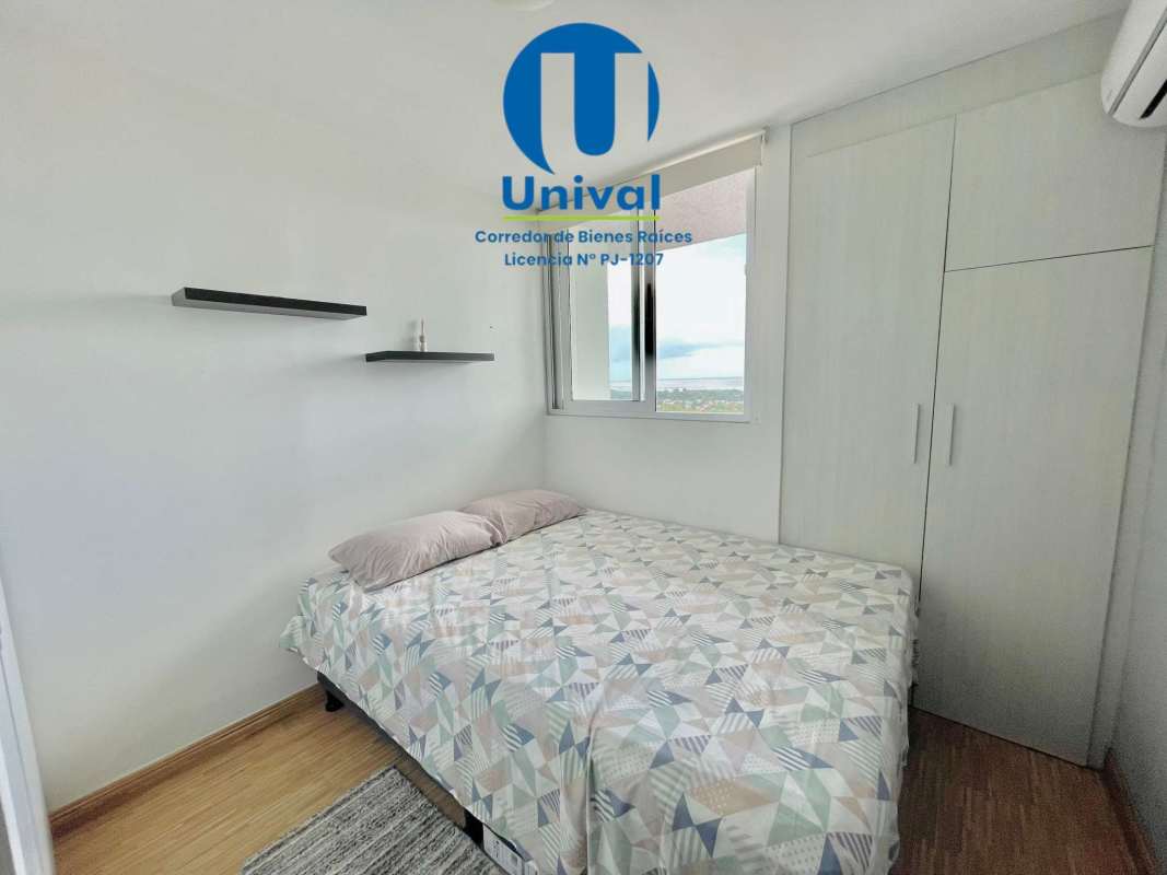 Secondary bedroom with closet and city view PH Alegría Parque Lefevre Panama