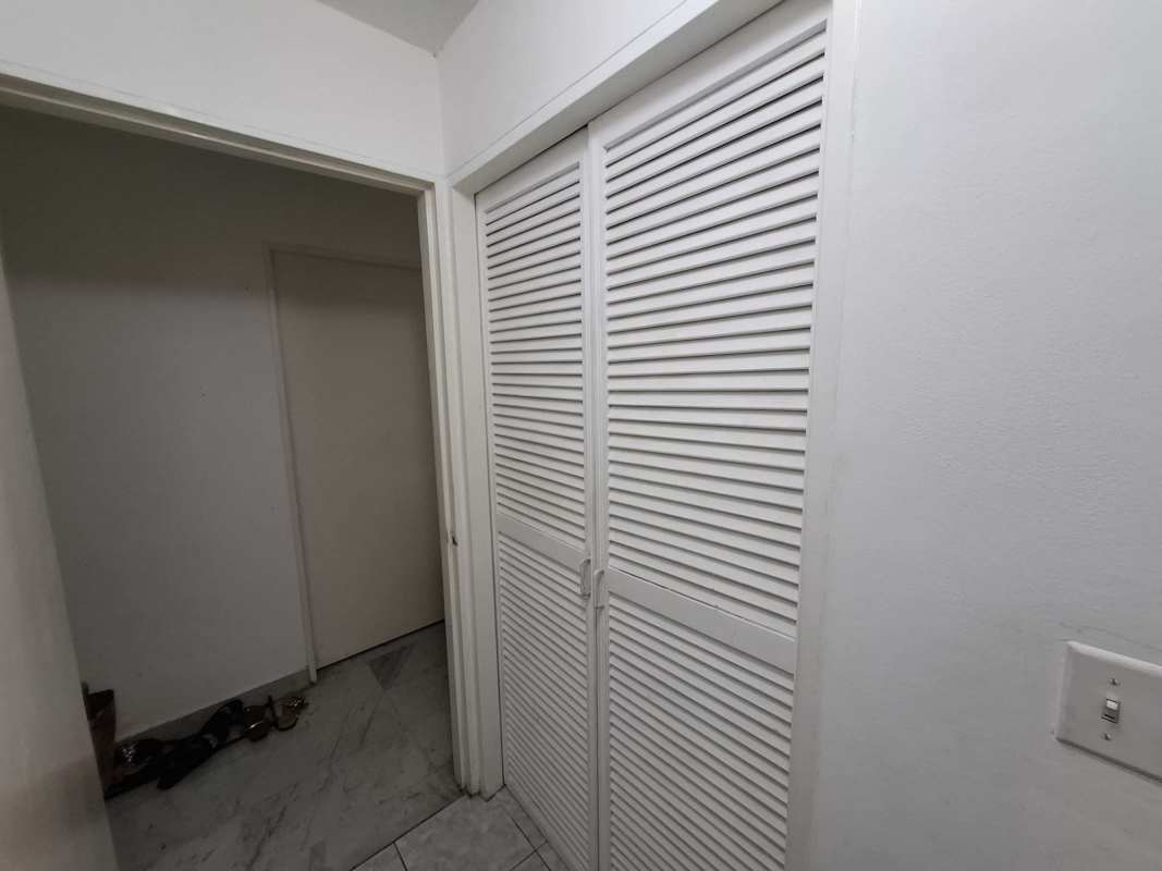 Bedroom in PH Vista Tower with marble flooring closet Obarrio Panama City