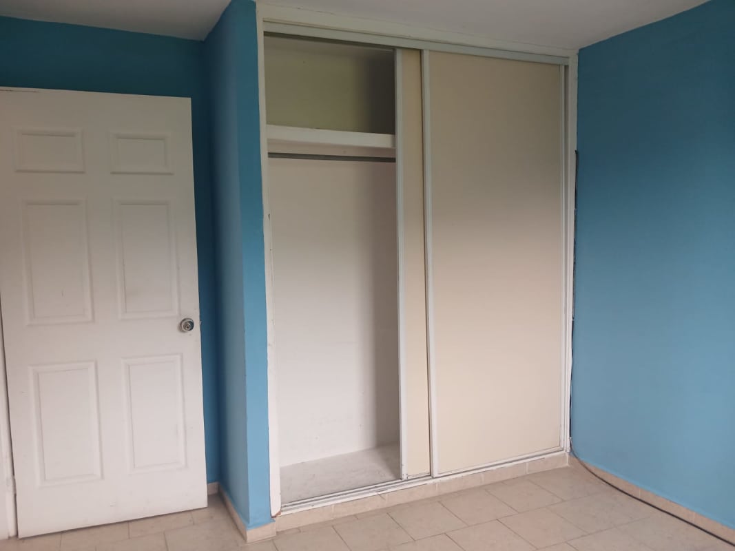 Bedroom with closet ceramic tile floors window PH El Crisol El Crisol Panama