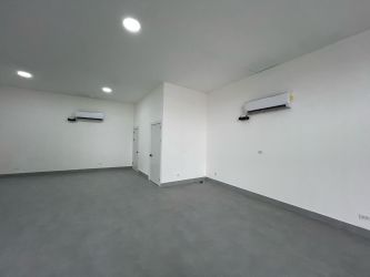 Modern minimalist bathroom with wood-look wall tiles, wall-mounted vanity, mirror and toilet in commercial space Plaza BAC David