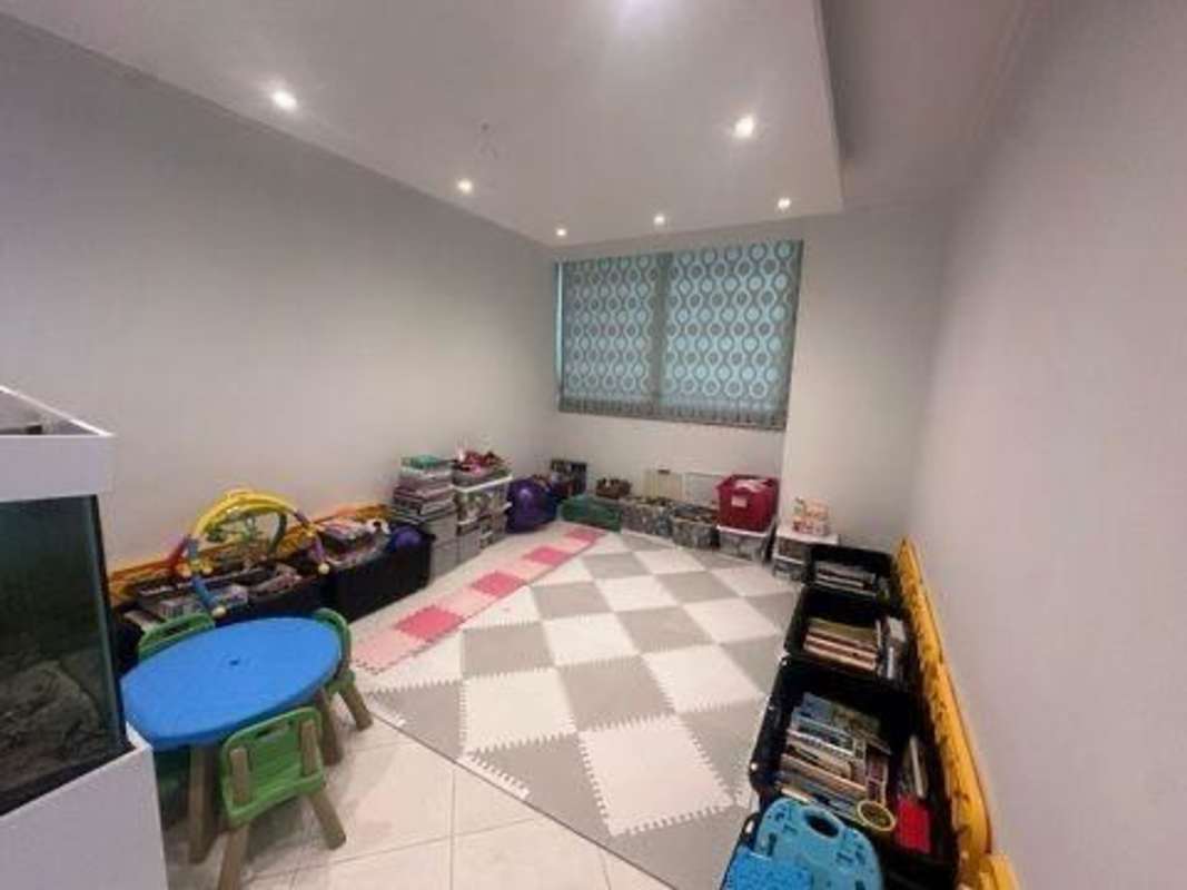 Floor-to-ceiling windows with panoramic ocean and city skyline views PH Peninsula Panama City