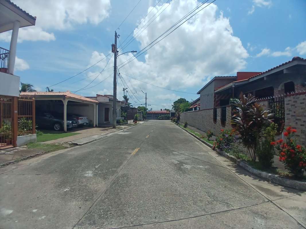 Furnished master bedroom with split air conditioner in Pueblo Nuevo house