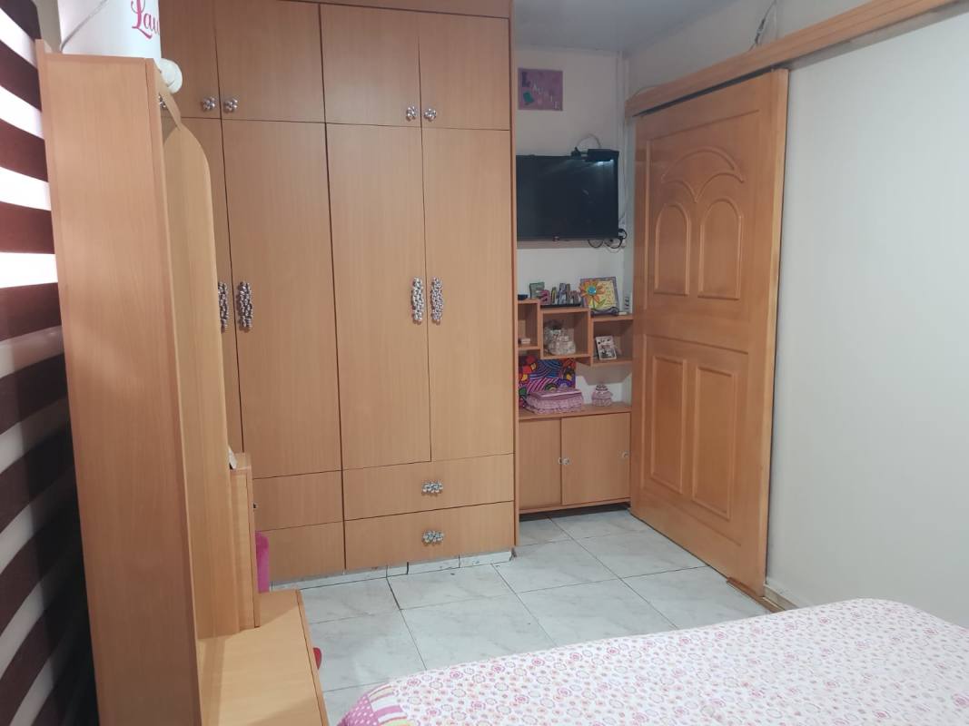 Full bathroom with tile walls and shower in Pueblo Nuevo house Panama City