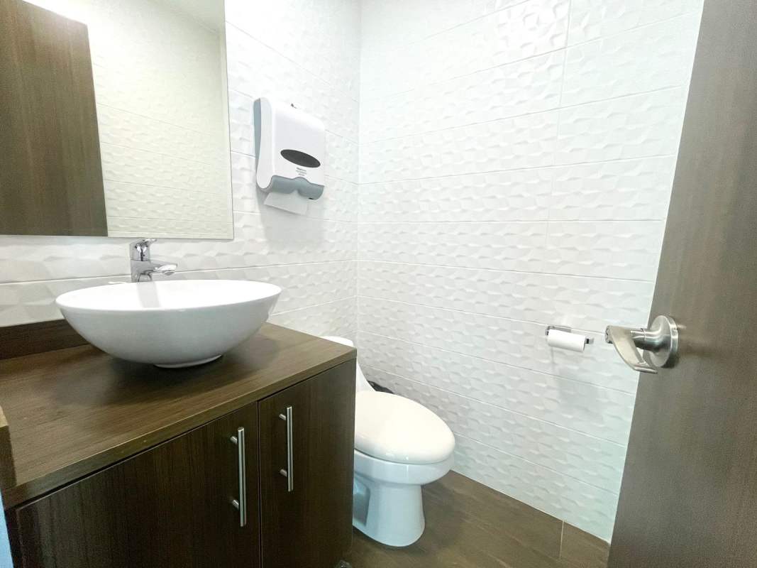 Private glass-wall office with city skyline views for rent Financial Park Costa del Este