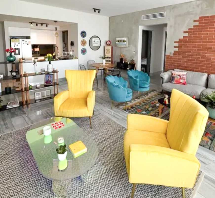 Italian kitchen with built-in appliances and marble counters PH Nuovo Panama