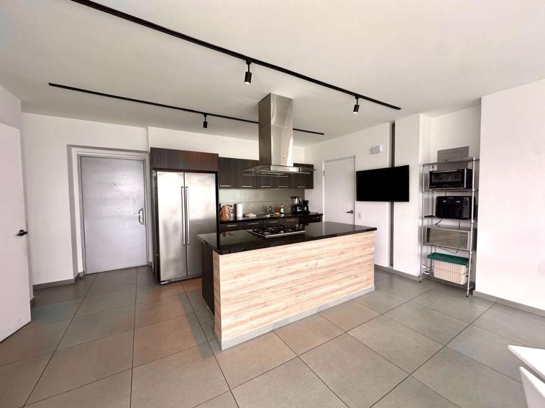 Spacious wraparound balcony with panoramic ocean and city skyline views at Yacht Club Tower Panama