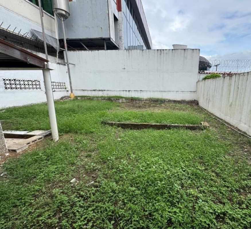 Bright interior hallway with chandelier lighting and white tiled floors in house for rent Panama