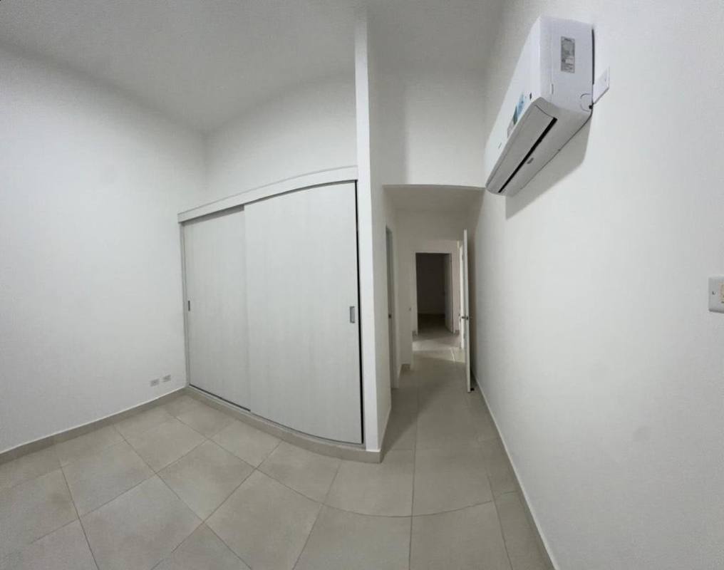 Empty bedroom with built-in closet and split AC in VillaSur Costa Sur Panama