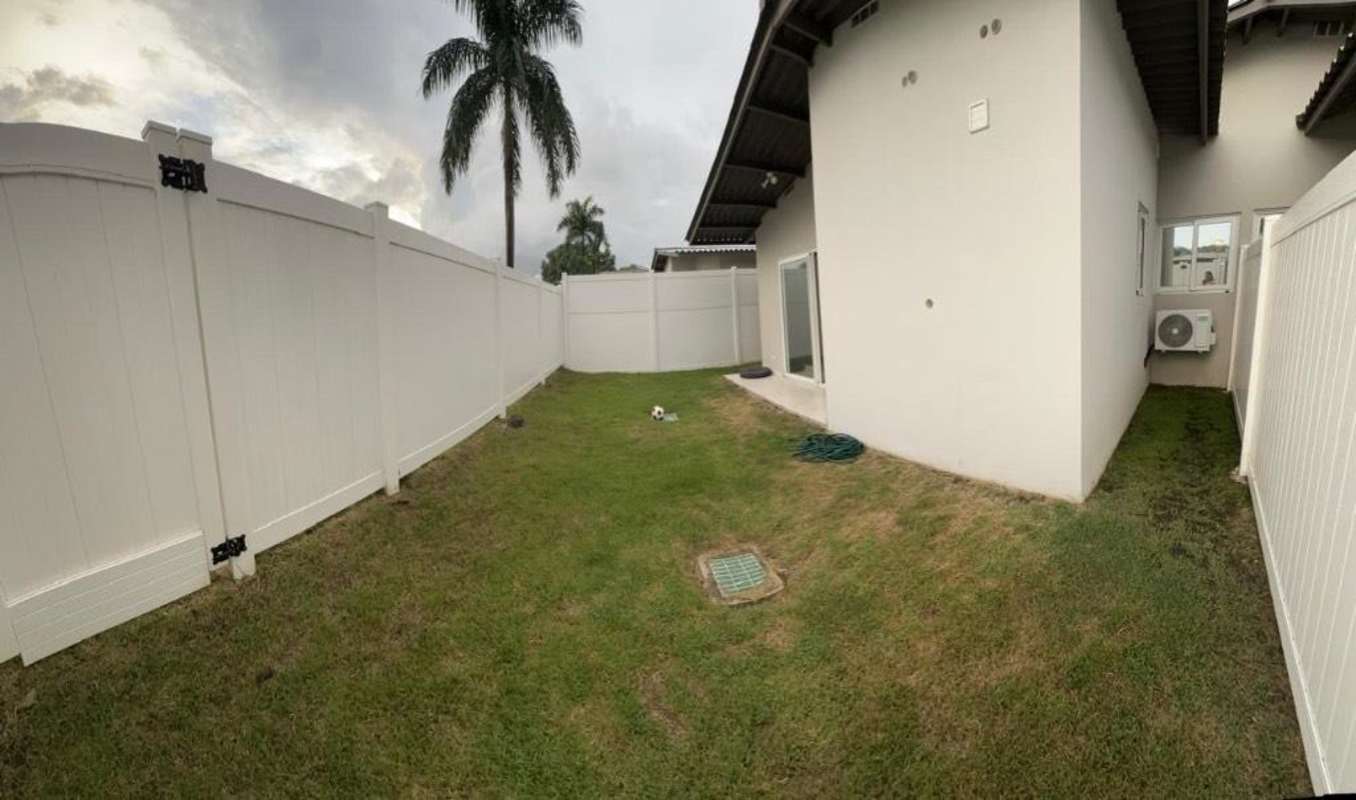 Bedroom with built-in closet, split air conditioner and tile floors VillaSur Costa Sur Panama