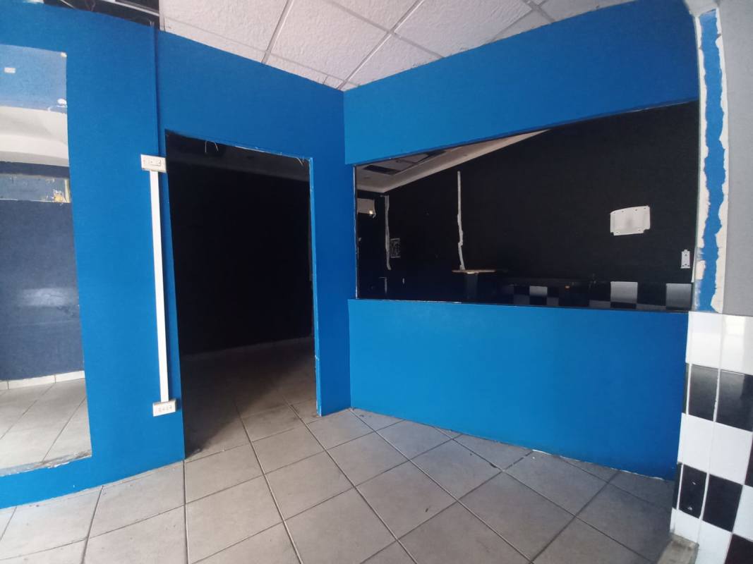 Open commercial space interior with tiled floor and partition walls in Plaza Business Gallery Panama