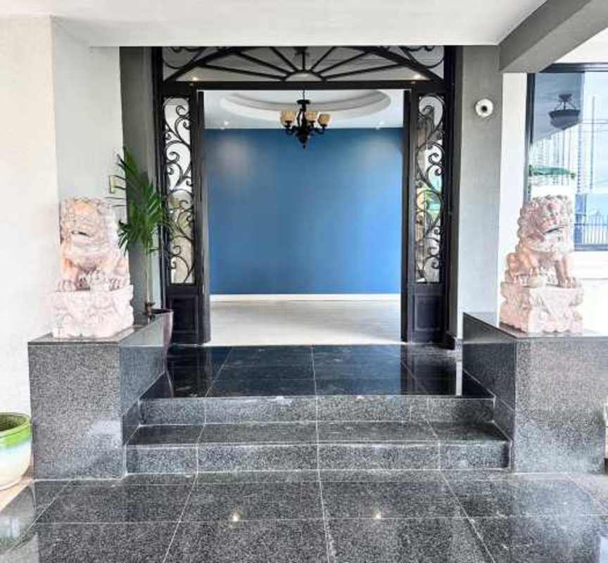 Formal dining area with panoramic city view and luxury finishes in Betania Panama City high-end home