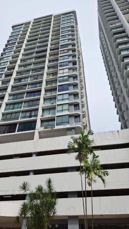 Kitchen with cabinets and countertop in PH Mirasol Punta Paitilla Panama City