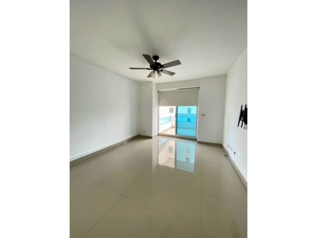 Empty living space with ceiling fan and large window in PH Coco del Mar Panama