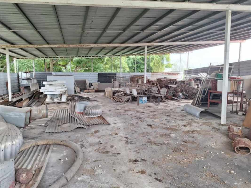Covered open industrial yard with metal roofing and inventory space Pedregal Panama