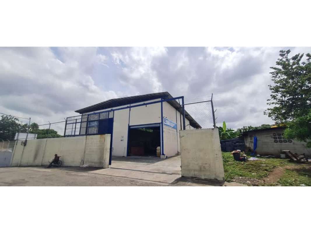 Front outdoor view of metal roof industrial warehouse with open entry in Pueblo Nuevo Panama
