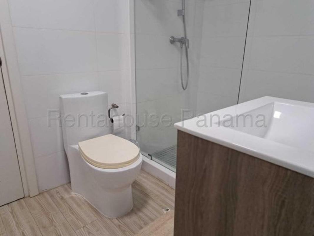 Gym with city views treadmills elliptical in PH 25 San Francisco Panama City