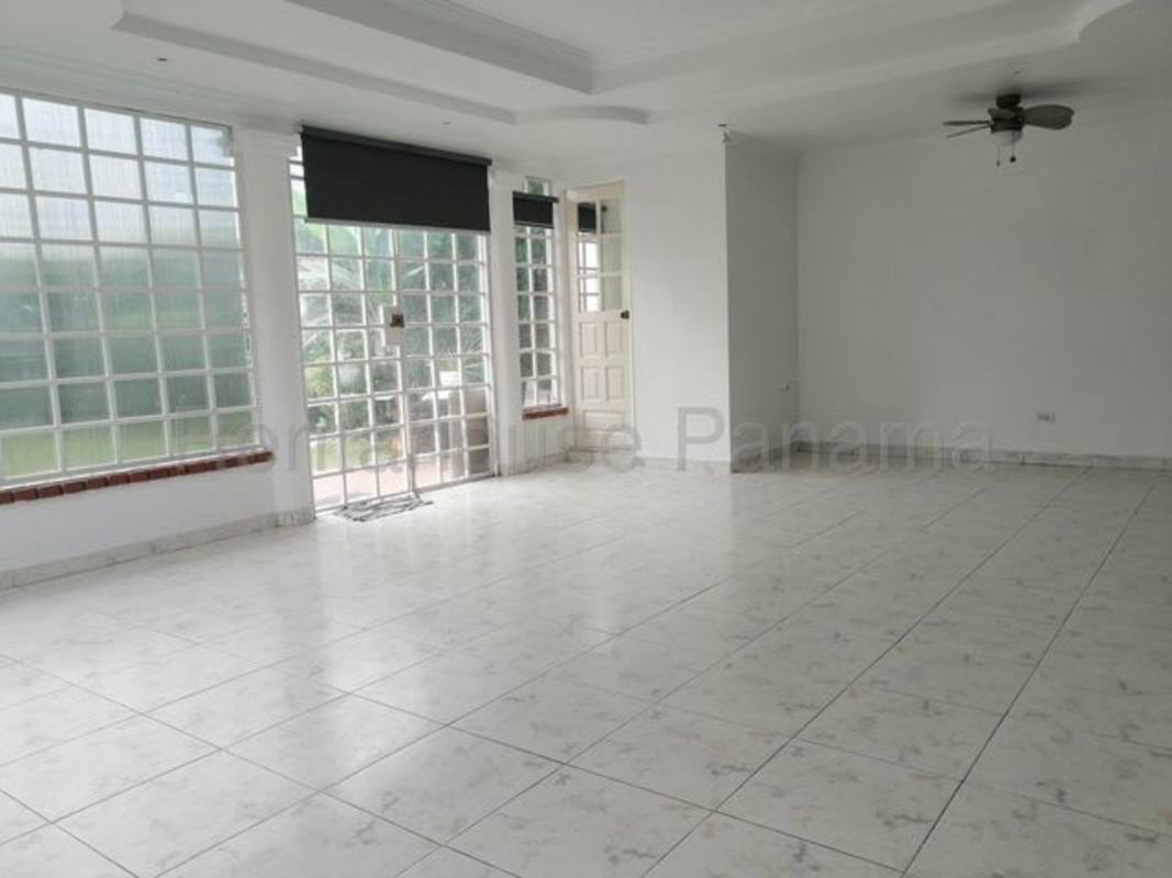 Bathroom with corner bathtub, double sink and glass block wall in Betania house Panama