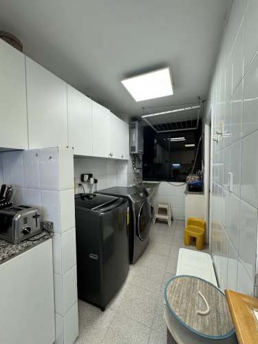 Modern bathroom with glass-enclosed shower, granite vanity in luxury Panama City apartment Park City Tower Obarrio